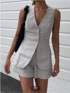 Sleeveless Linen Button Vest in Light Gray